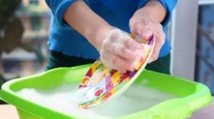 陳大姐學(xué)習(xí)洗衣液配方技術(shù) 千元?jiǎng)?chuàng)業(yè)開工廠 陳大姐學(xué)習(xí)洗衣液配方技術(shù) 千元?jiǎng)?chuàng)業(yè)開工廠