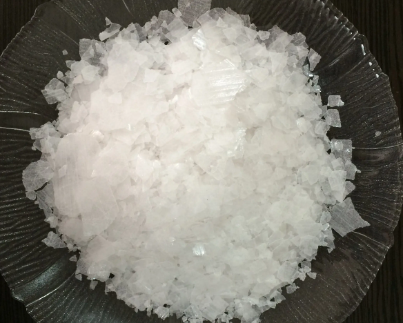 氫氧化鈉配什么原料能做洗潔精呢？